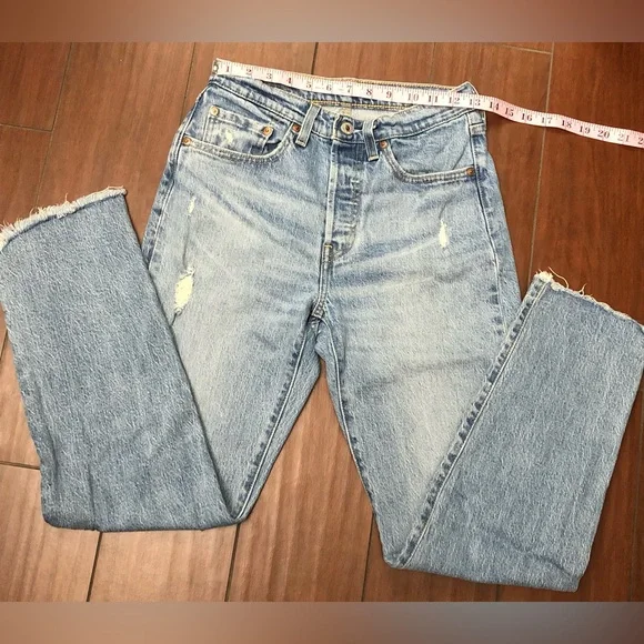 Levi's Women's Blue Straight Leg Jeans - Picture 10 of 11